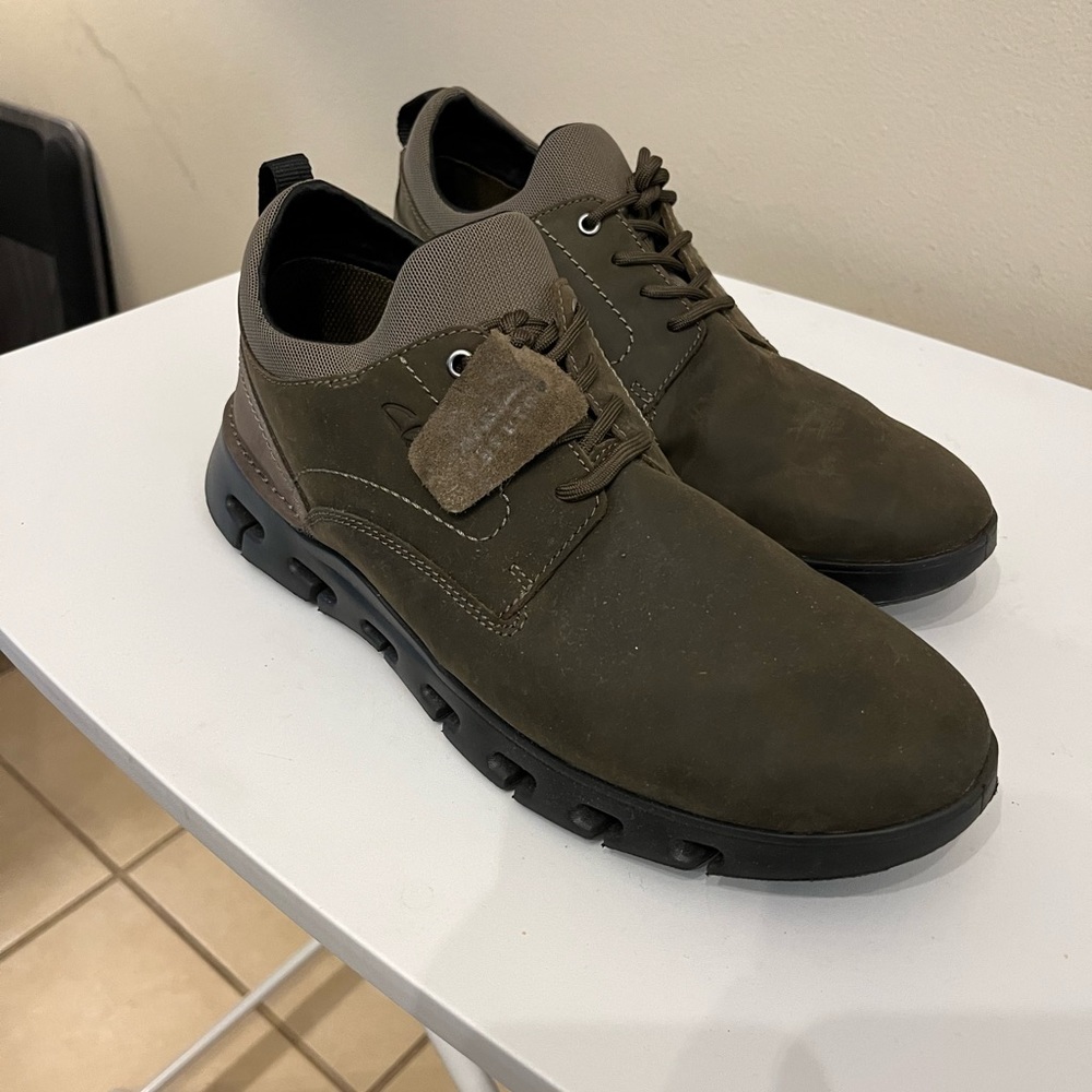 Clark’s Men’s size 10. Wore them literally one time. I’m asking for $75 OBO.
